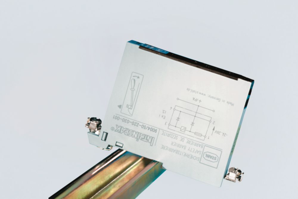Safety barriers with electronic current limiting Series 9004